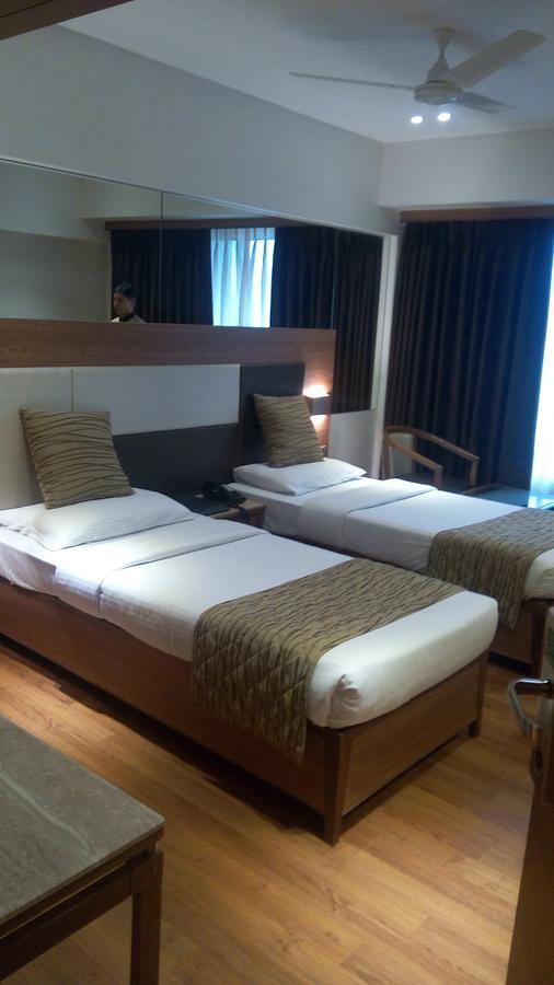 The Royal Orchid Hotel, Chembur Mumbai Ngoại thất bức ảnh